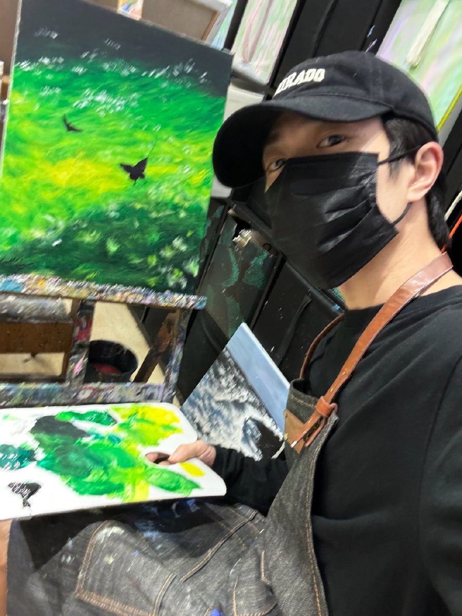 lutfi070707's tweet photo. [We saw Yutang Wei's amazing new art piece at the city gallery today—super creative vibes!] https://t.co/37fs6Dp67Q