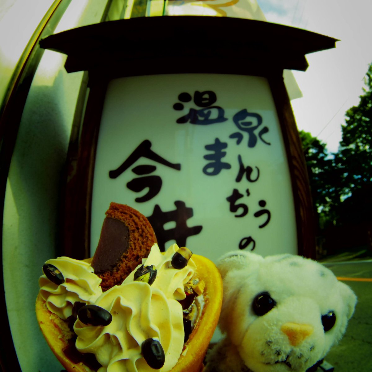 maruimashikaku's tweet photo. Log.001│ぬい旅：栃木県那須塩原
5ページ│今井屋（♨️まんじゅう、とて焼き）

🥒🐹🐯🦪🐹たのもー！とて焼きなるものをいただきにきた！
🐯＜ﾄﾃﾔｷ!
#まめふくましかく日記 #まあるい世界のましかくぐるめ #ぬい活 #ぬい撮り #PENTAXQ7 【ほのか】  #はむかっぱ #牡蠣ハムスター https://t.co/2Dn6ocqvUU