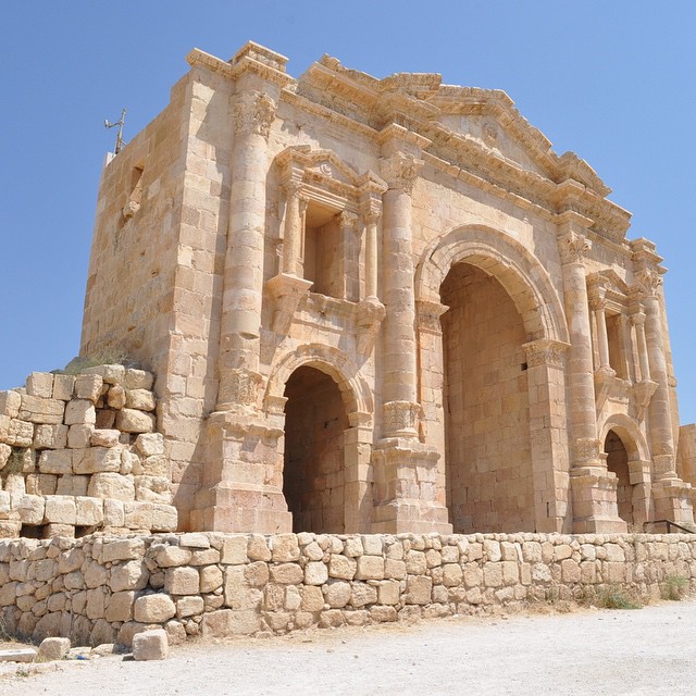 harunirgin's tweet photo. Hadrian’s Arch stands as a timeless gateway between ancient Athens and its Roman past. https://t.co/pzbVGw7dDl