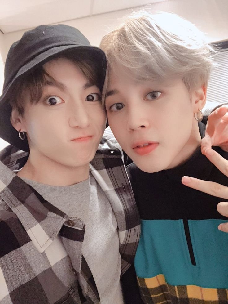 REGINAARMY30's tweet photo. YO SIEMPRE VOY A SER TEAM #JIKOOK Y SI ALGUIEN ENTRA A MI PERFIL Y TAMBIÉN ES JIKUKA QUIERO QUE SEPAS QUE TE AMO 🗣️🔥 https://t.co/7U973WQOk8