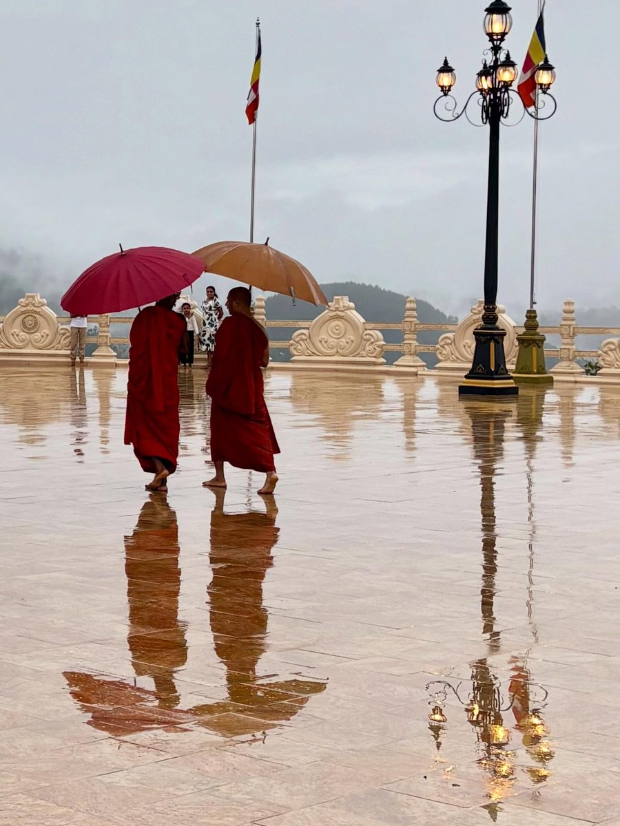 vitoria09cp's tweet photo. Bezoek aan Ella: de boeddhistische tempel, Nine Arches Bridge, Halpewatte Tea Factory, een kookles en daarna met de trein richting Kandy. https://t.co/XlTGDoqrH0
