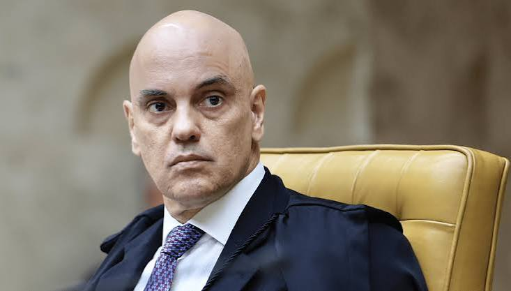 ZAMENZA's tweet photo. Esse aqui também foi um dos grandes culpados pela avalanche da extrema direita no país. Livrou o país de um golpe, mas enfiou no abismo de outro iminente. https://t.co/88YCggKnIg
