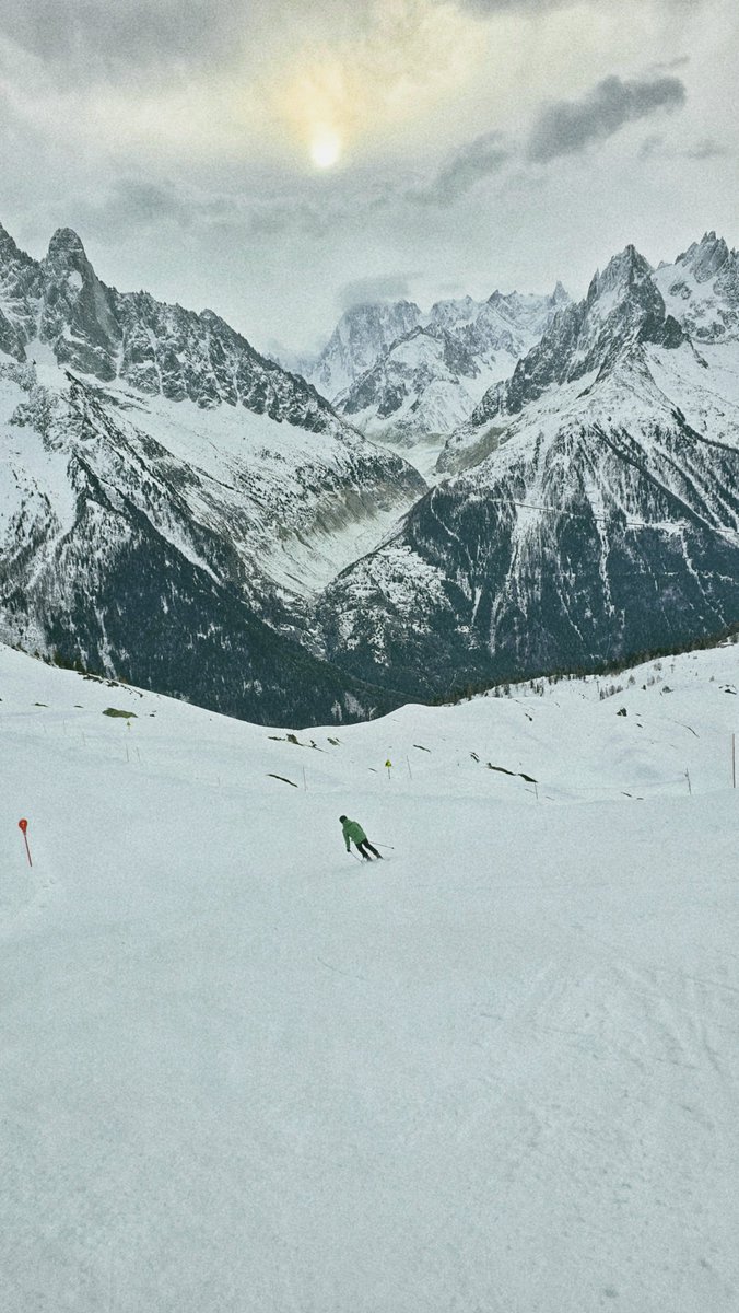 dexterization's tweet photo. I just noticed the building heating is on, which means ski season is loading.. 👋⛷️. I was skiing in the Alps early this year and it was amaZing wetata. https://t.co/Udmnv9OLzK