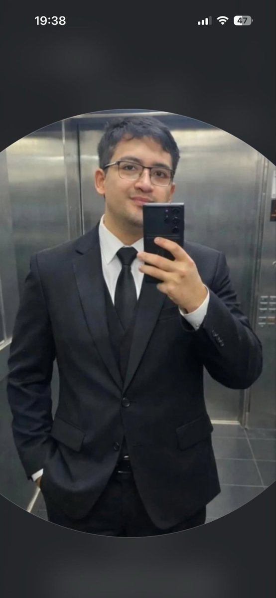 lynarbona's tweet photo. y este tipo fue el que amenazó a mi amiga y la ostigó !!!! tiene hasta polola chiquillas como van a andar con weones tan sacoweas https://t.co/KukJhovx1t