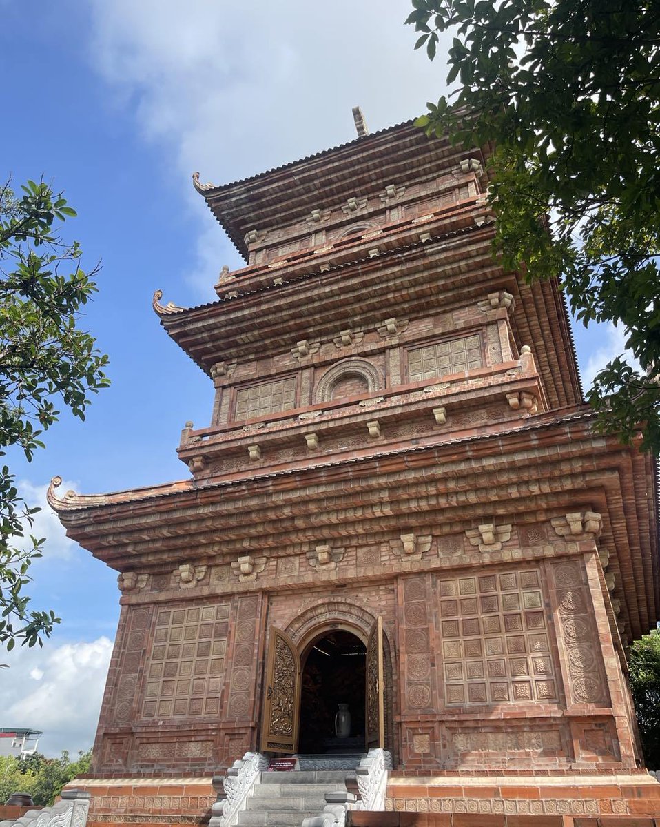 Zeynepouz9's tweet photo. Hoa Lu, Vietnam’s first capital, rests among Ninh Binh’s karst mountains. Explore ancient temples, royal legends and centuries of history from the Dinh and Early Le dynasties. Pair your visit with Tam Coc or Trang https://t.co/JkqJHJS6TM
