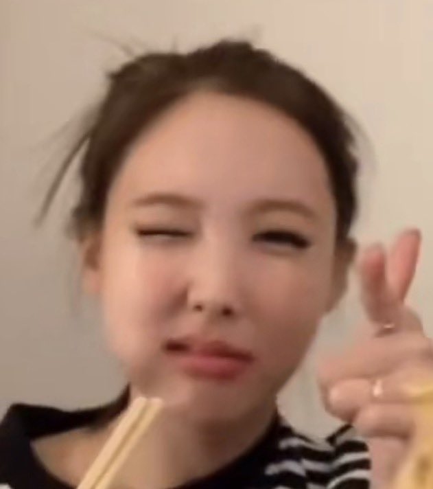 twicenayeon_hk's tweet photo. 🐰😉

#나연 #NAYEON 
#ナヨン #임나연
#트와이스 #TWICE https://t.co/BRGap94e3j