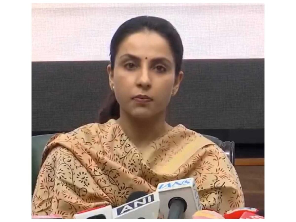 ZiddiNaagrik's tweet photo. Meet ACP VIVEK BHAGAT.

The same vile man in uniform, whose wife appeared on the screens after the student protests, two months ago, complaining about how her husband was beaten up by the protesters.

The injuries on his body were as planted as the truck full of stones and a smashed car allegedly planted by the entire system outside Jantar Mantar on the night of 19/20 July, after shutting down the lights in the entire area. Their claim that the protesters had beaten him up was as bogus as the mannequins wrapped in bandages in the ambulance by the Delhi Police.

The lady had a lot to complain about, but I'm interested to know if she has any self-respect left after lying that day. Will she be OK continuing to stay with the man who, despite being married to her, stares at other women and even allegedly groped a woman's breast publicly? Will she be OK having her daughter raised in the shadows of this man, if they have one? Will she be OK when this same man touches her again? Let's see whom she will stand with...the right or the wrong.

If Ram can abandon his wife just because a washerman had a doubt, let's see if this modern Sita will abandon this modern Ram after seeing his video of harassing a woman and running away.