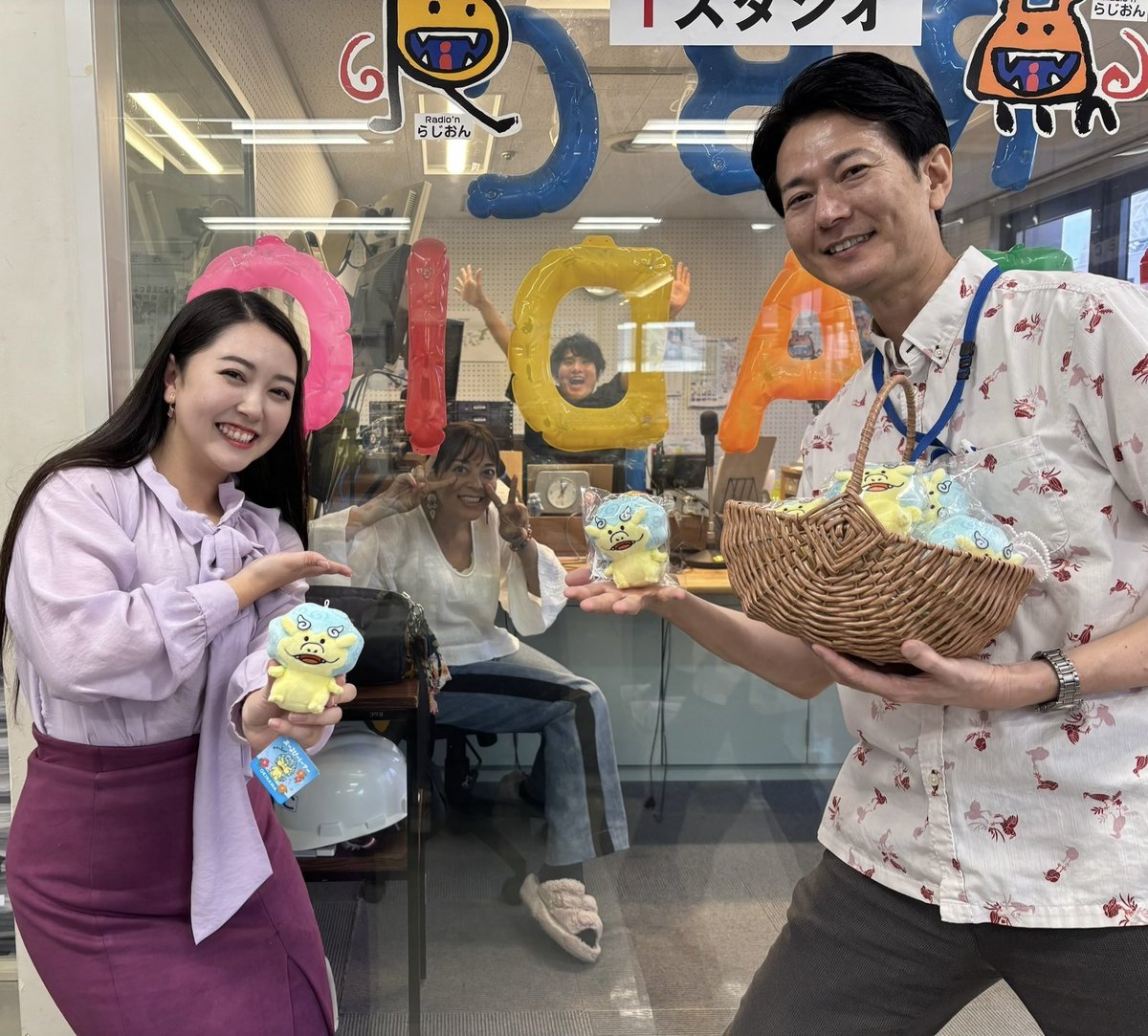 5_ieaad's tweet photo. 俊次アナウンサーと一緒にお届けしました！
10/10〜12に開催される 「那覇大綱挽まつり RBC市民フェスティバル」では、
 今年もRBCブースが登場します🙌
RBCオリジナルグッズやTBSグッズ、 さらに昨年好評だったシューティングゲームもパワーアップして登場予定🎯
#musicshower https://t.co/15Jit4VPJ1