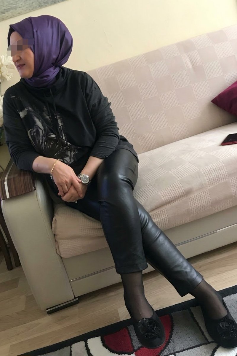 zaza58aa's tweet photo. deri pantolon ince çoraplı olgun türbanlı 🔥🔥🔥 https://t.co/bpJkUmPfxZ
