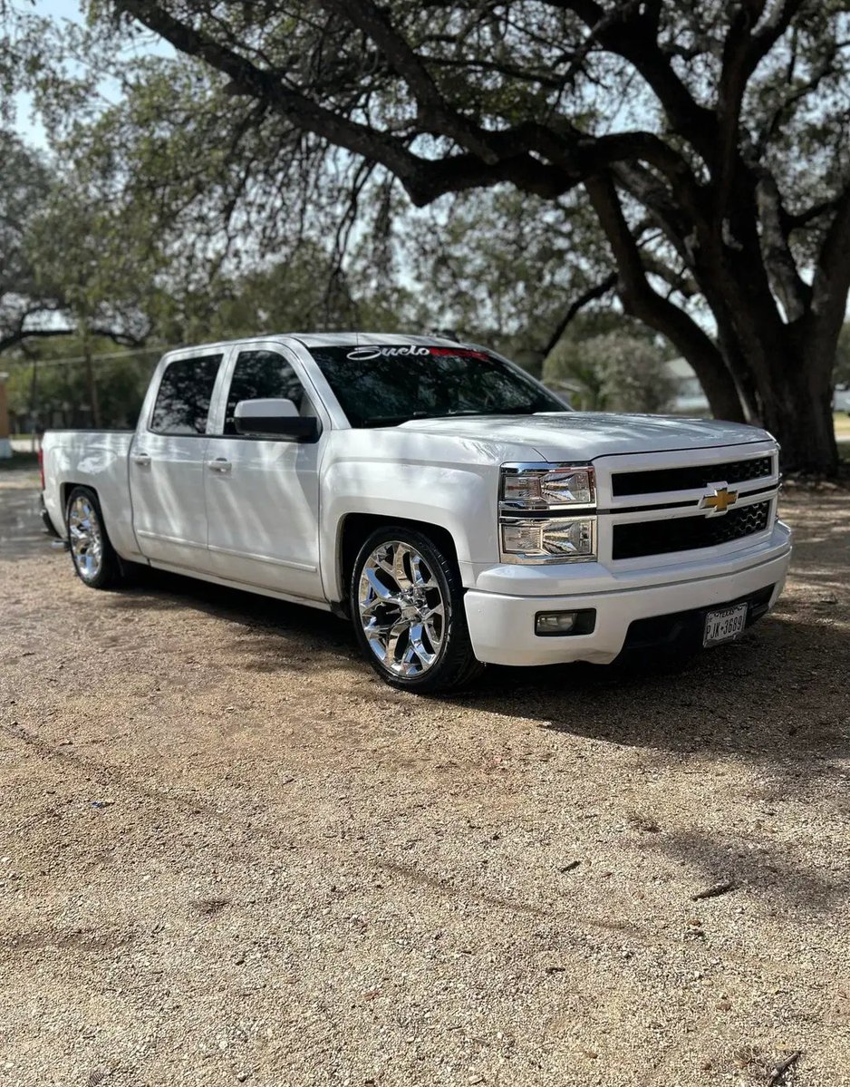 pretty_lis38764's tweet photo. Hmu got tint https://t.co/LZ4lTxVF7V