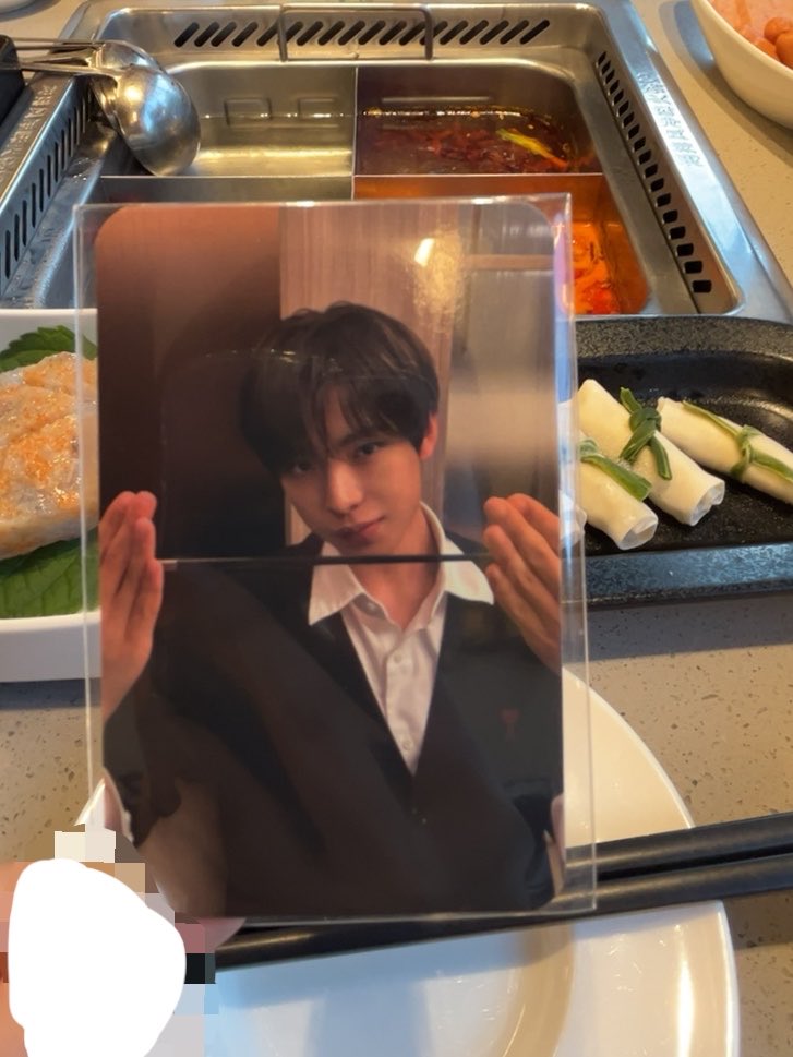 thatsnanme's tweet photo. 째깐언니가 우시 포카 뽑아줌🩵🩵😳 https://t.co/AOKoTIt6BB