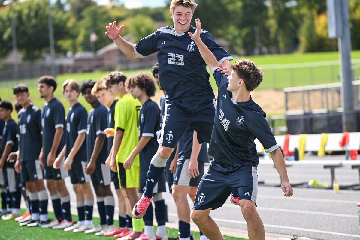JenParkerSports's tweet photo. Twinsburg beat Shaker 2-1 at home Saturday taking their season to an unbelievable 13-0-1. 🤯 let’s keep it rolling! See you in Mayfield Tuesday!

https://t.co/6MsjQqMyv3

@Prideon3 @TwinsburgTigers https://t.co/78IL8mlrSJ