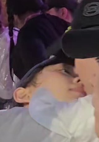 shaenchenn's tweet photo. Goodnight, I need to sleep now. 😴 tomorrow I have a BIG surprise for those people who keep posting hate about Zee. 🤭 https://t.co/ailZkCYntq