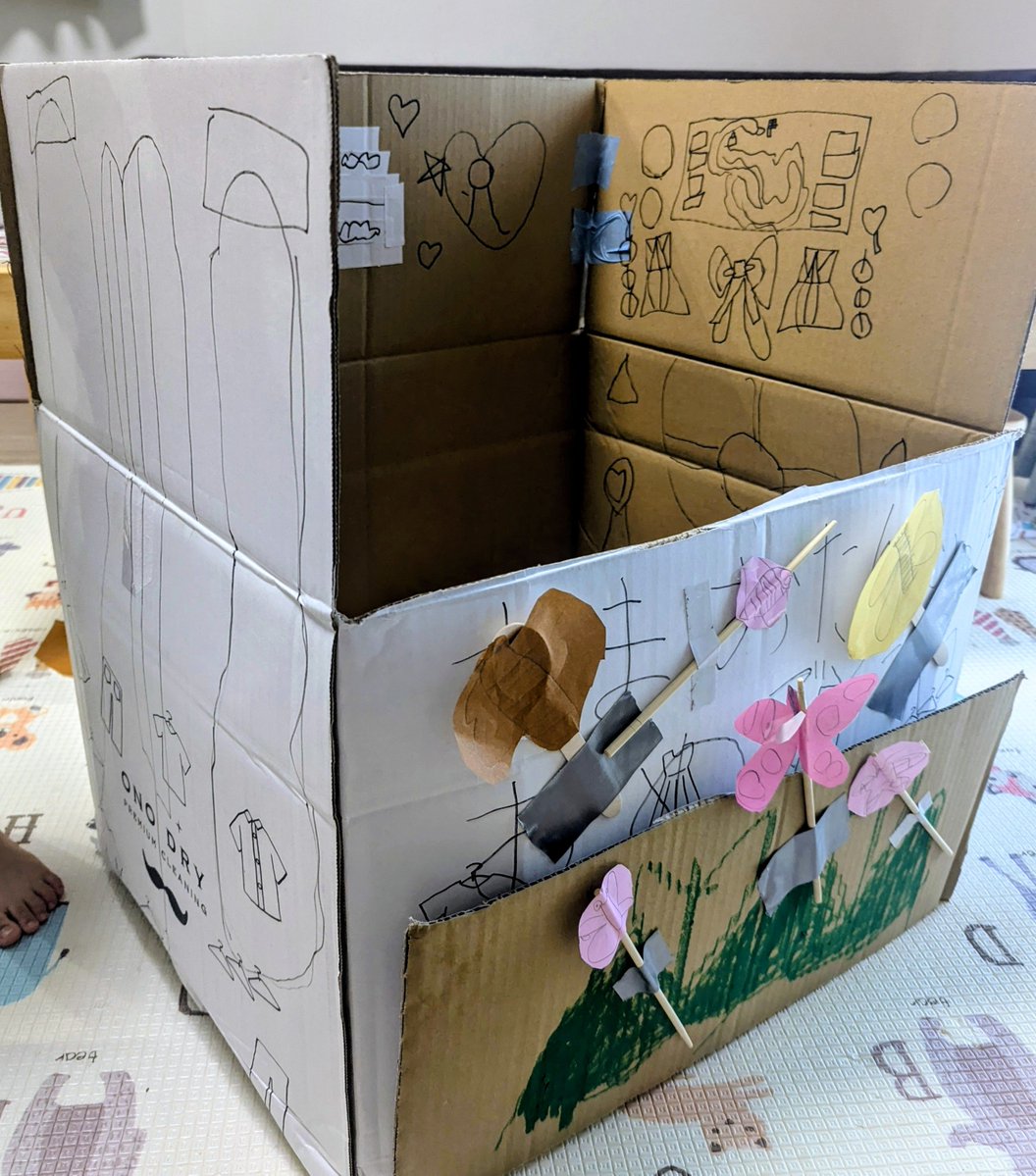 MTC1967772's tweet photo. 休日は雨で、子供たちと図書館行った後、段ボール等の制作したり、カード遊びと絵本読みで一緒に遊ぼう遊ぼう凄かった😳親の休憩はなしで夜は皆、爆睡😂
水木しげるの妖怪なぞなぞめくりを図書館で発見してラッキー！アンパンマンやヨシタケシンスケさんも相変わらず子供は大好きでたくさん借りた。 https://t.co/CxC9bXAm9P