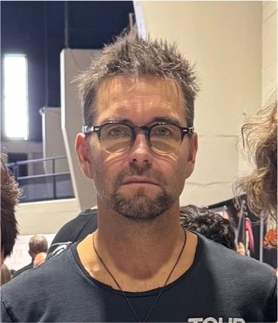 Starranderxo's tweet photo. WHY IS HE LIKE “🙍🏻” THIS ??  lmao https://t.co/Zakobynq2D