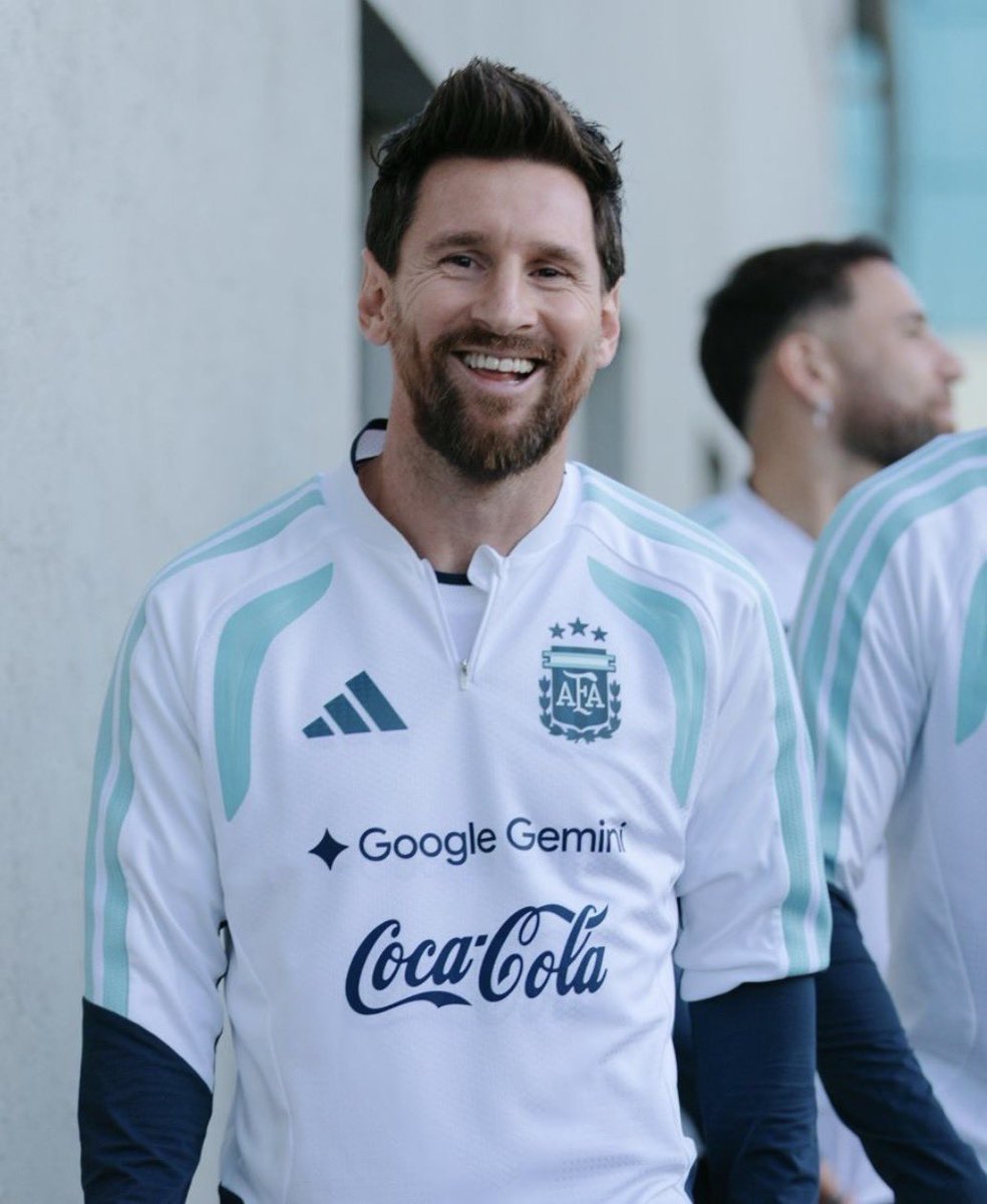 Messismo10's tweet photo. Como me gustaría
poder frenar el tiempo
en el preciso instante que sos feliz https://t.co/SAB0N5kGv4