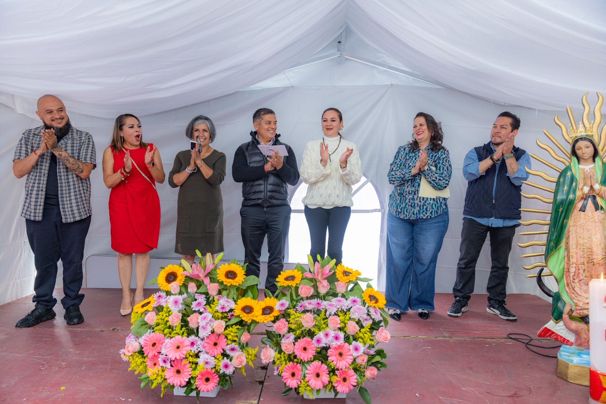 davidsanchezi's tweet photo. ¡33 años de historia y trabajo en el Mercado de Villa de las Flores! 

Me dio mucho gusto acompañar, junto con mi esposa Lulú, a las familias comerciantes en este aniversario.

¡Felicidades por estos 33 años! Que vengan muchos más al servicio de las familias de Coacalco. 👏🏼 https://t.co/bIUbaBXQq8