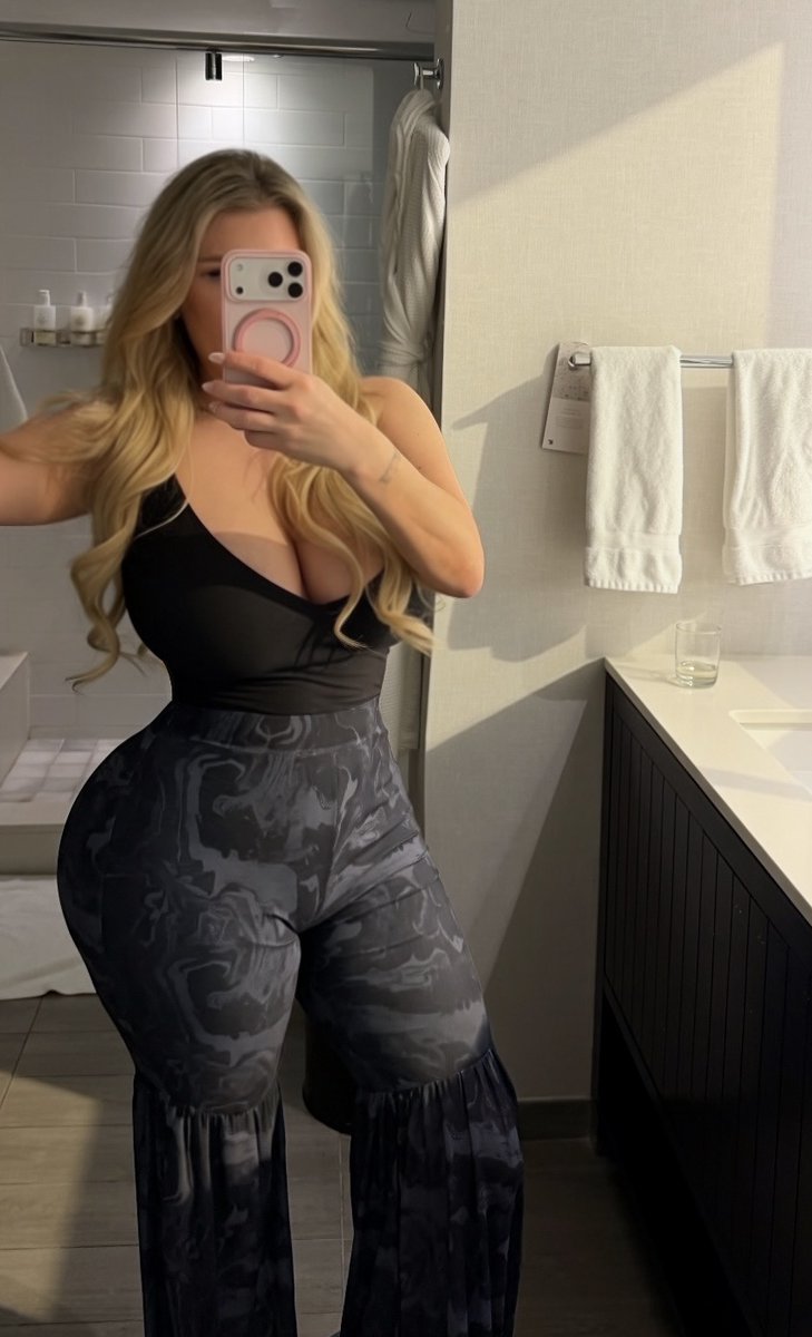MeetLexiStone's tweet photo. What would you rate this on the distraction scale? https://t.co/voxc7g6zQJ
