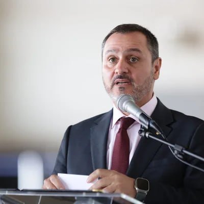 argennoti's tweet photo. 🚨 URGENTE: BRASIL INVESTIGA UNA POSIBLE INTERFERENCIA DE ESTADOS UNIDOS EN SUS ELECCIONES

La Policía Federal brasileña encendió las alarmas: su director, Andrei Rodrigues, confirmó que la inteligencia de la fuerza ya analiza una denuncia por una posible injerencia externa de Estados Unidos en el proceso electoral.

La investigación surgió tras una presentación de la Abogacía General de la Unión vinculada a un supuesto financiamiento estadounidense a organizaciones brasileñas. El caso recién comienza y todavía no hay conclusiones, pero la denuncia ya quedó bajo la lupa de la inteligencia federal. Brasil busca determinar si hubo dinero extranjero intentando influir en pleno proceso electoral.
:::