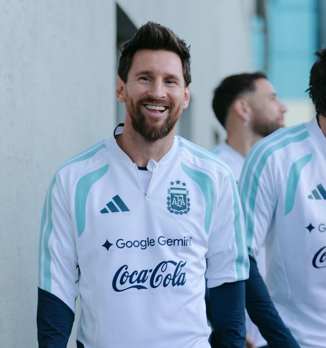 giraltpablo's tweet photo. La sonrisa del fútbol 🐐 https://t.co/ETkyDd4TKR