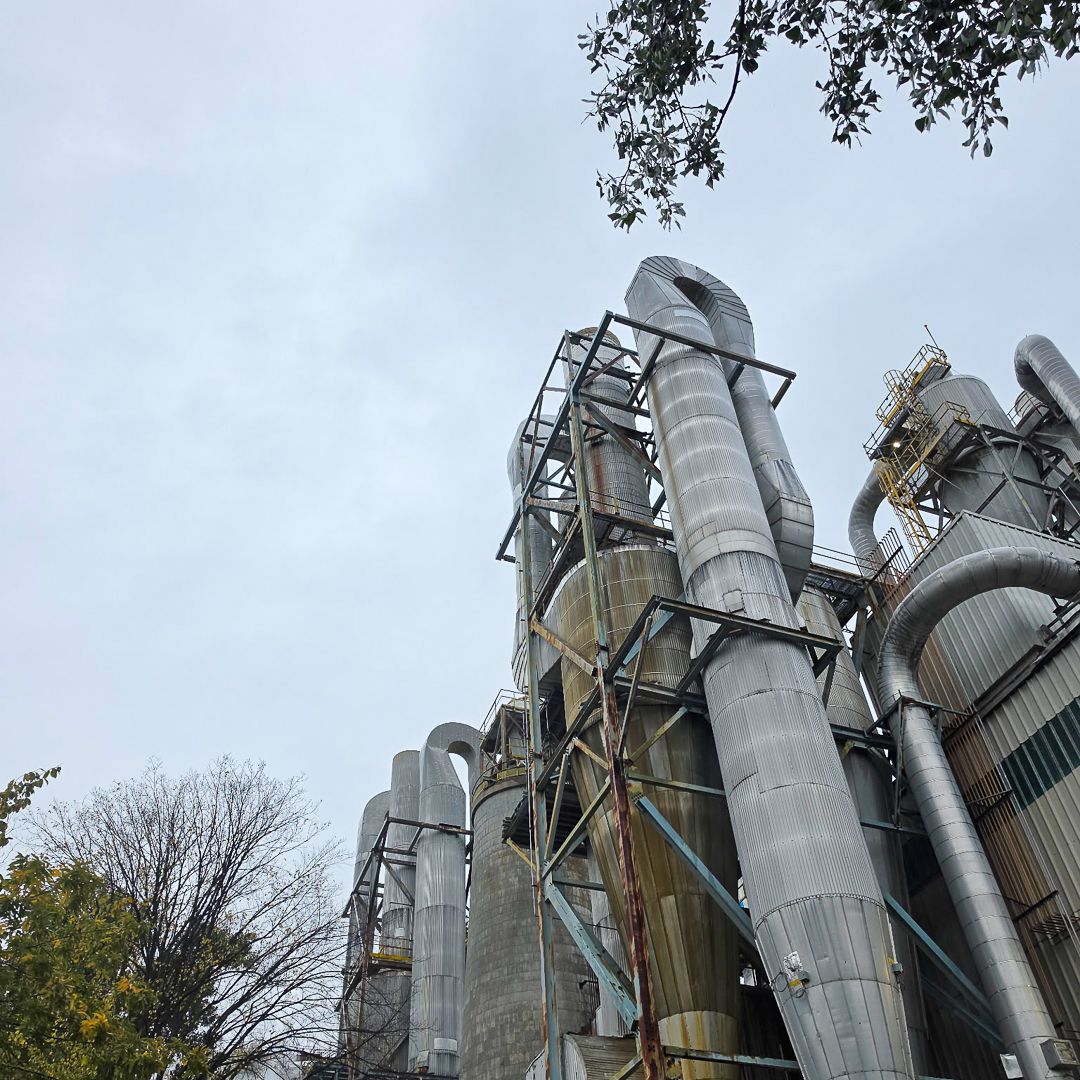 UniforTheUnion's tweet photo. No steam coming out of the stacks at the Ryam mill in Temiscaming means no work for Unifor Local 233 members. The last roll came off the machine at 9:03 a.m. ET today—all production is stopped on site with no start up date planned. https://t.co/gSaKthUIRt