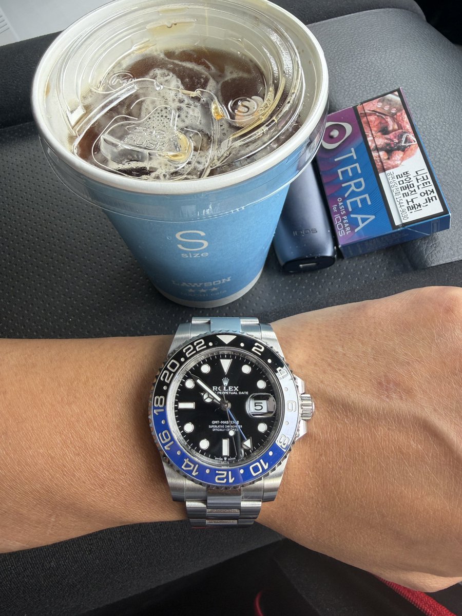 Percy9998's tweet photo. 77kg切ったのに、週末自由に過ごしすぎて1kg増😂仕事では社畜として過ごしてるから、その反動やろな💦
今週はいつもよりハードモードやけど、週末楽しく🍻するためにも、とりあえず進み続けます💪

ちなみに、まだアイスコーヒー😅 https://t.co/ZeS8V56lQF