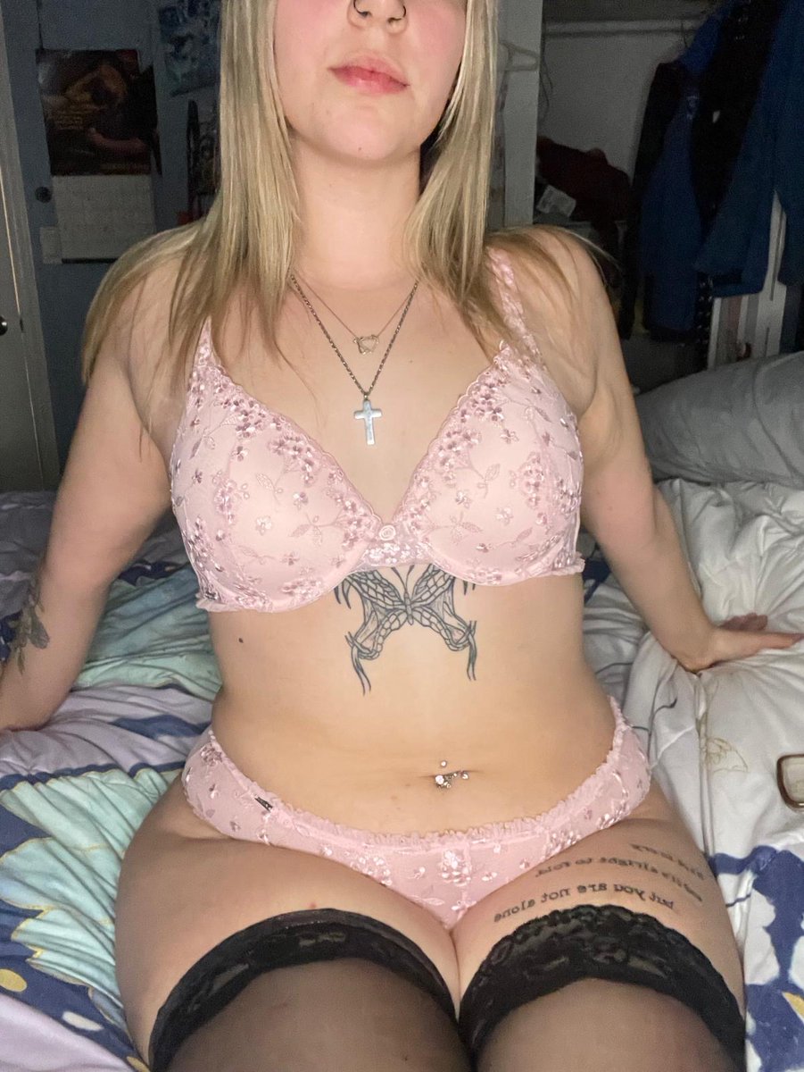 ChloeDevereauxx's tweet photo. Apparently cowgirls can wear pink too ππ€
#countrygirl #canadianmade #NSFW https://t.co/eCoxN1e7rq