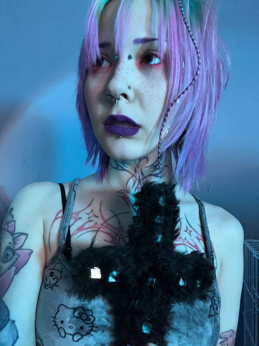 lolyversse's tweet photo. I look sweet until you realize how much is going on inside my head. 🕷️ #usa #viral #darkvibes #follow #fyp https://t.co/RWtG196Aen