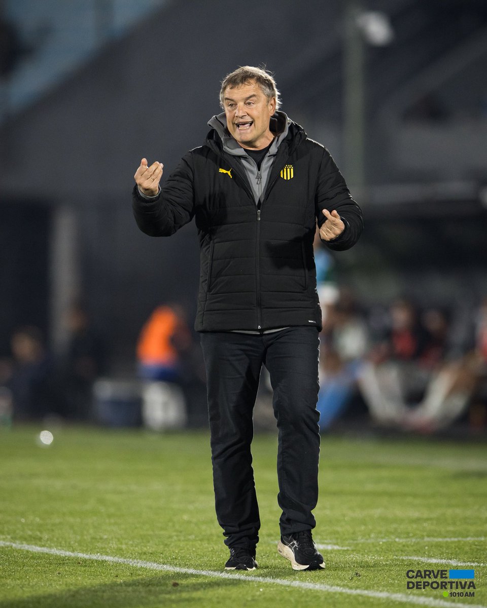 MartinCharquero's tweet photo. “A mi me gustó como jugó Peñarol”. 

Diego Aguirre en @CarveDeportiva https://t.co/3wjVfOA3CQ
