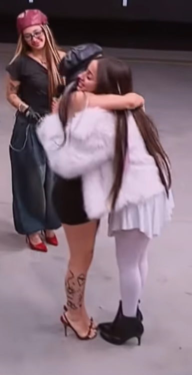 morbnicki's tweet photo. capturas de nick1 en su programa, las piernas y los pies ricos que tiene la putita https://t.co/Rc8KhJPkRE