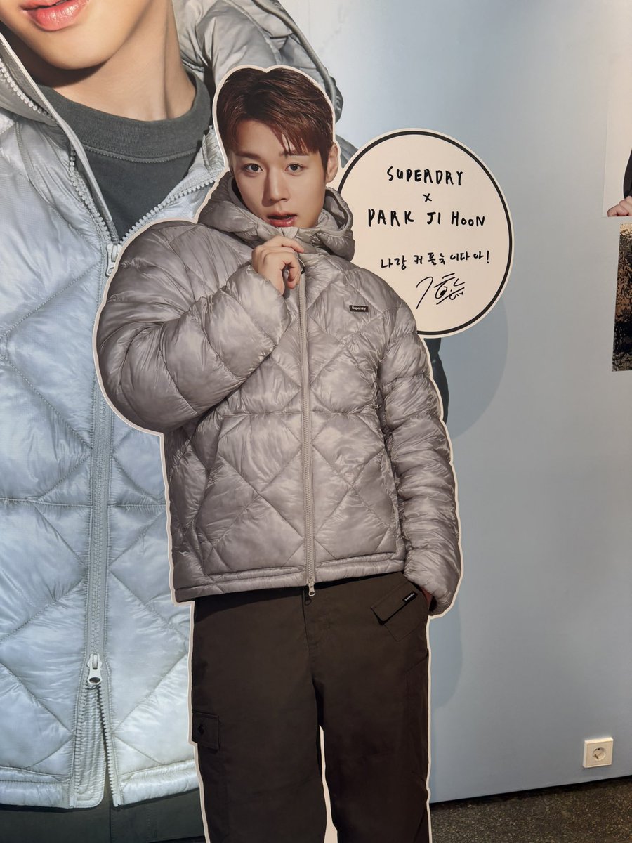 liovehoon's tweet photo. 9시에와서 2시에 입장!!너무 잘생겻자나🤍🤍 https://t.co/FeLkPwln4X