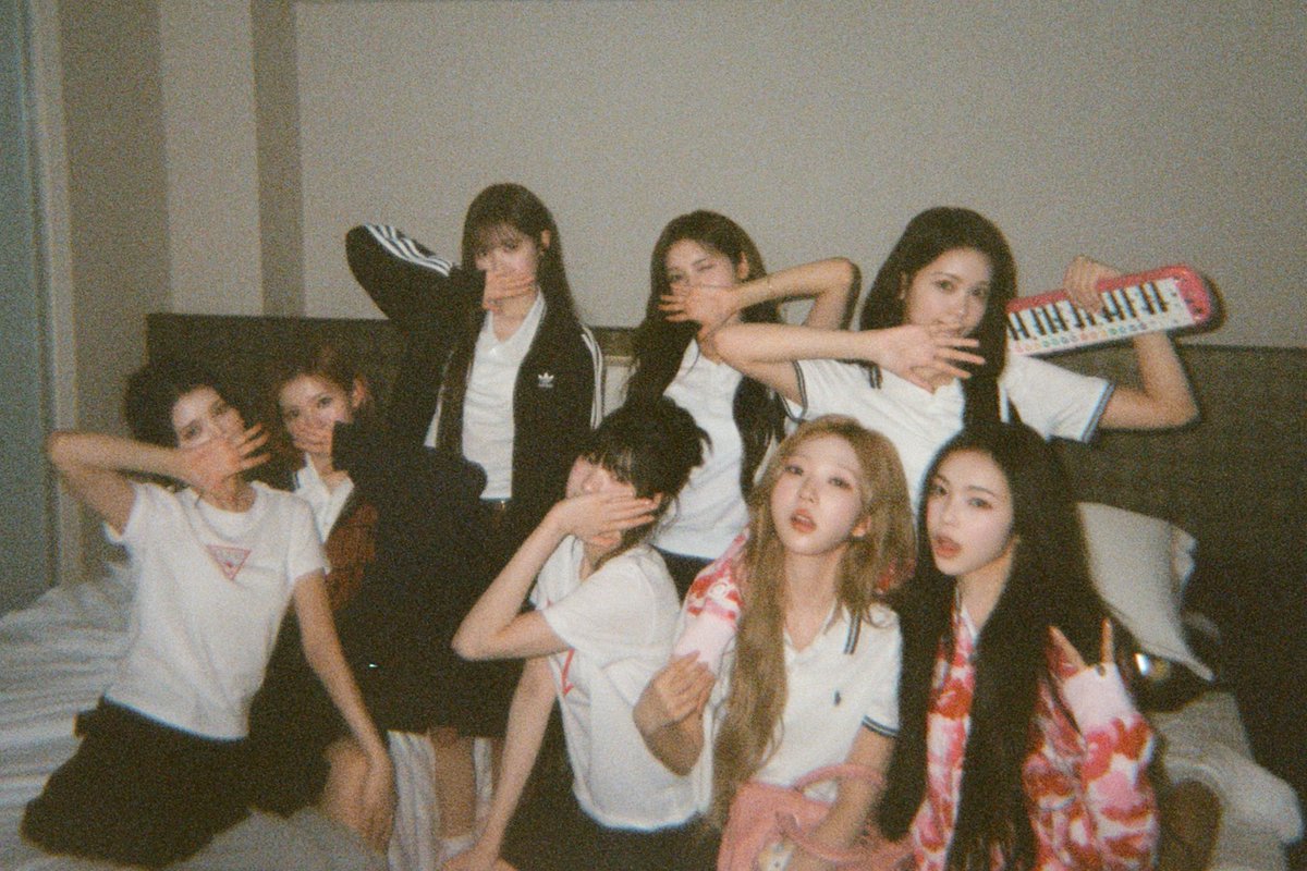 Hearts2Hearts's tweet photo. 하츠투하츠, 일본 데뷔곡 'ICONIC HEART' 한국어 버전 음원 오늘 오후 6시 공개
밝은 에너지+러블리 매력의 퍼포먼스, 음악방송으로도 만난다!

https://t.co/HrpiA2lWKQ

#Hearts2Hearts #하츠투하츠 #H2H 
#ICONICHEART #Hearts2Hearts_ICONICHEART https://t.co/hpU3DQFHWx