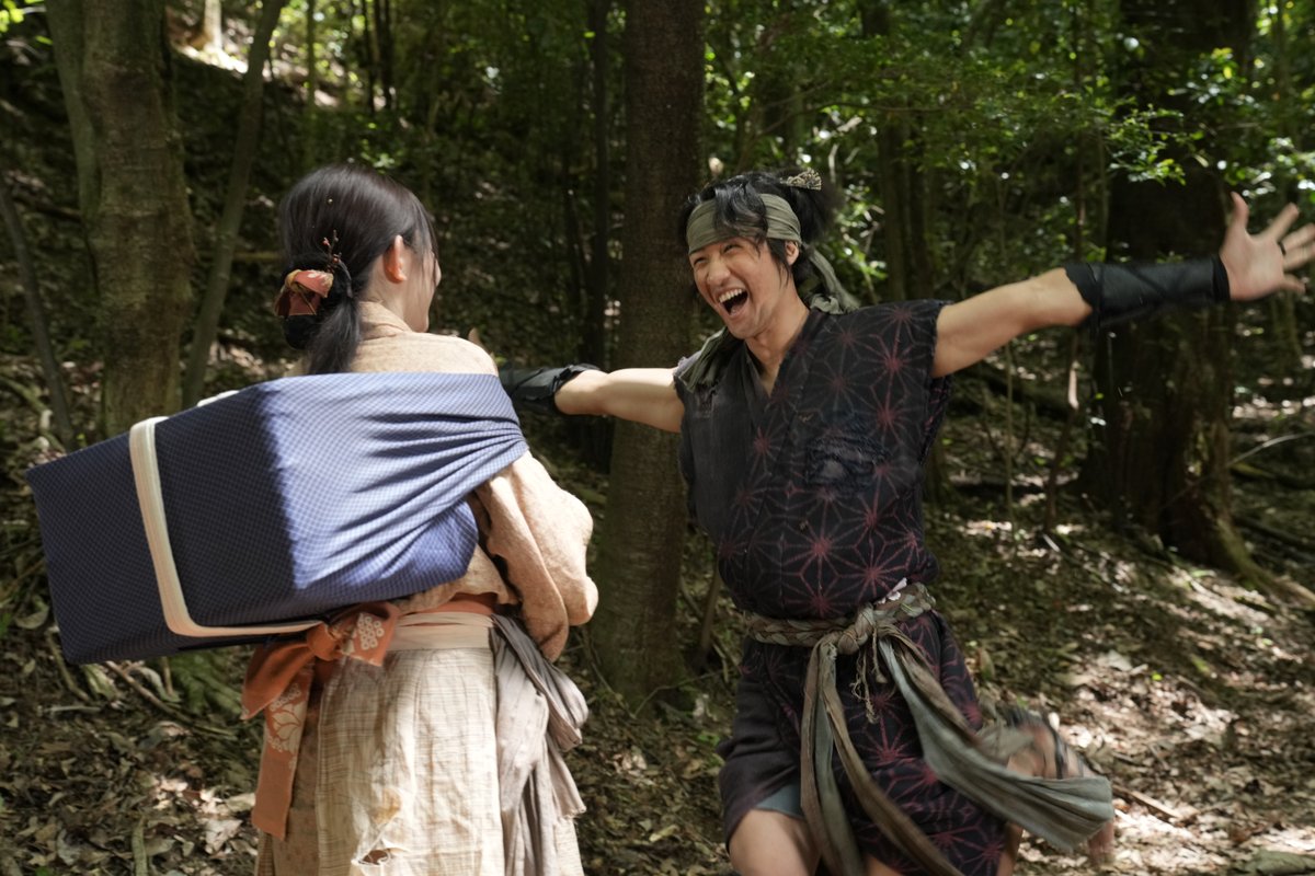 sanada10ninja's tweet photo. // 𝐒𝐓𝐎𝐑𝐘 //

日本が誇る忍者を、世界へ─
『真田十勇士 SHADOWS OF THE TEN NINJA』

心震える物語の開幕まで、あと約3週間。
《第1話あらすじ》、初解禁。

忠義とは無縁の一匹狼の忍・佐助。
師・白雲斎との再会、そして運命を揺るがす悲劇──
託された「九度山へ向かえ」の言葉を胸に、幸村のもとへ。
だがその前に、才蔵ら真田の勇士たちが立ちはだかる…!?

全7話で濃密に紡ぐ、十勇士の壮大な戦い。
その幕開けを見逃すな。

▼第1話あらすじ全文は公式HPで
https://t.co/NS7T2Uo7H5

2026年10月23日（金）スタート
毎週金曜よる11:15〜
#ドラマ真田十勇士