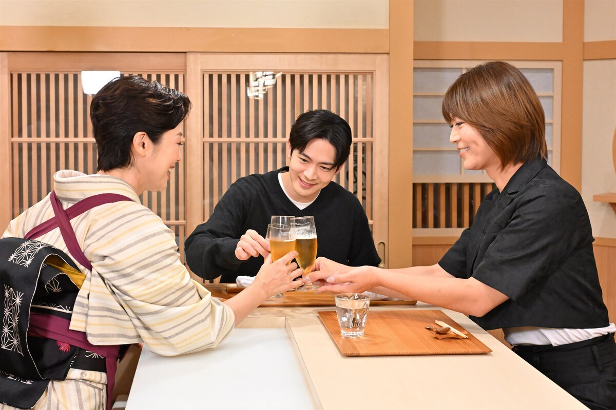 natalie_mu's tweet photo. 氷川きよしと松下洸平
小料理屋で好物味わい、
“女将”有働由美子とトーク🥢
https://t.co/50IwsdKs1D

#氷川きよし #松下洸平 https://t.co/fwrLCwY6zb