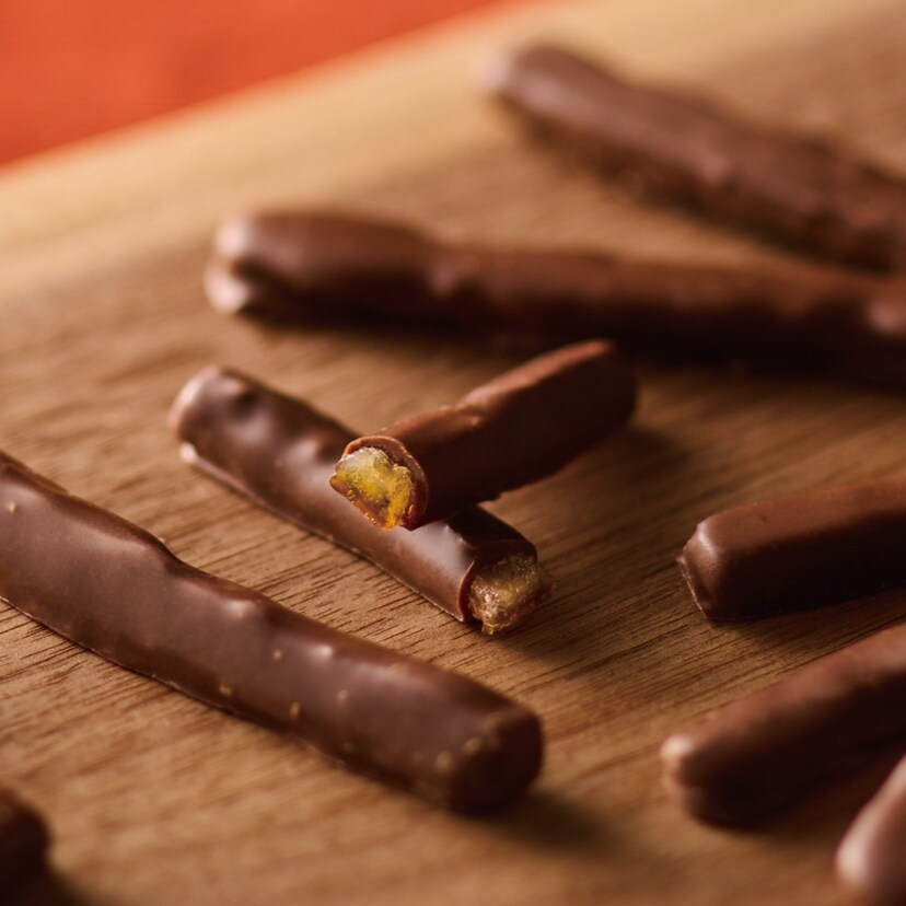 muji_net's tweet photo. オレンジピールを、チョコでコーティングした『オランジェット』が、新登場。

https://t.co/JgUy5yJ7NW https://t.co/kqNnfAOD3g