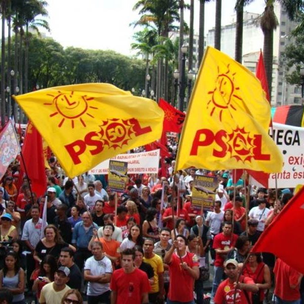 republiqueBRA's tweet photo. 🚨 ❌ EITA! Federação PSOL-Rede não conseguiu superar a cláusula de barreira por uma diferença de 185 votos e não terá direito a tempo de TV nem aos recursos dos fundos partidário e eleitoral a partir do ano que vem. https://t.co/cXFWSTl5VF