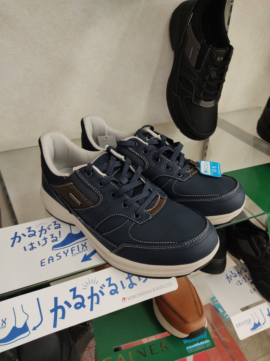 ShoesHidaka's tweet photo. 皆様、おはようございまシューーズ👟です✨️
本日晴れ☀️朝まで小雨☔️でしたが、晴れて良かった🥰
秋冬ものが少しずつ増えてきていますが、宮崎はまだ暑いので、お客様が実際に買われるのは少し先でしょうかね🤔

本日も沢山のご来店お待ちしてます🙇 https://t.co/8yYC4IEMKl