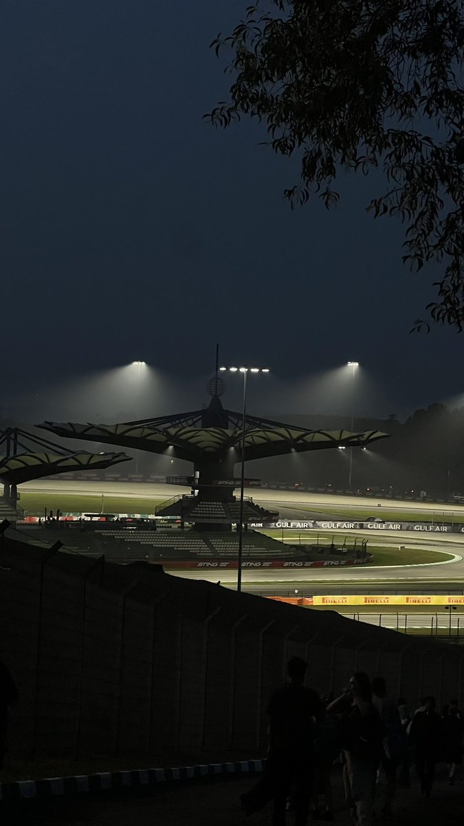 formulasfy's tweet photo. Good night sepang. Till we meet again… soon?

Took this pic walking on the way back from my grandstand https://t.co/oalEBhLcYe