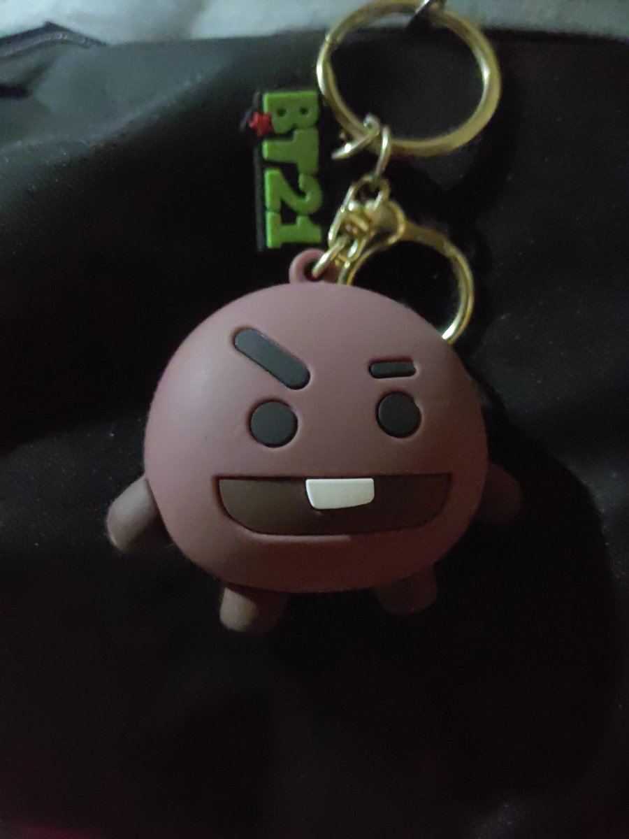 de_teszha's tweet photo. Siento que está marrón mal, pero lo tengo, Si el que me robó el anterior era Army medio se la perdono, si no sufra desgraciadx
(El bt21 siento que está medio feito, caprichos míos igual se lo dejo) https://t.co/SzDdpSpQU6