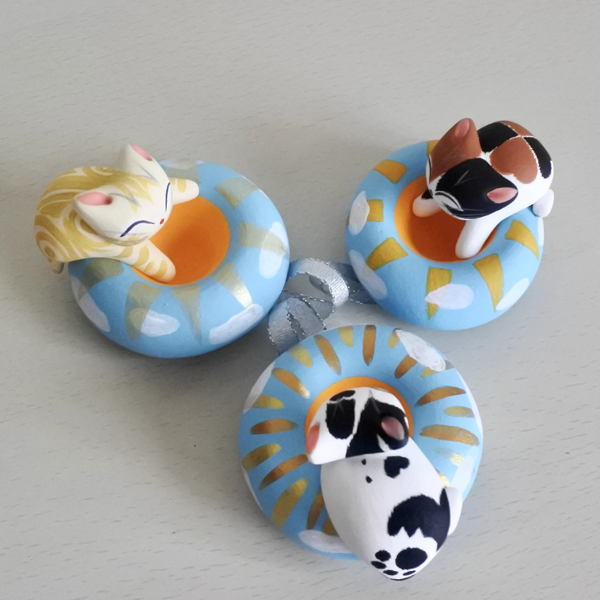 【sawasawa様】1484.天然石　琉球ガラス　金木犀　おすわり猫　レジン 花ねこ on X: 