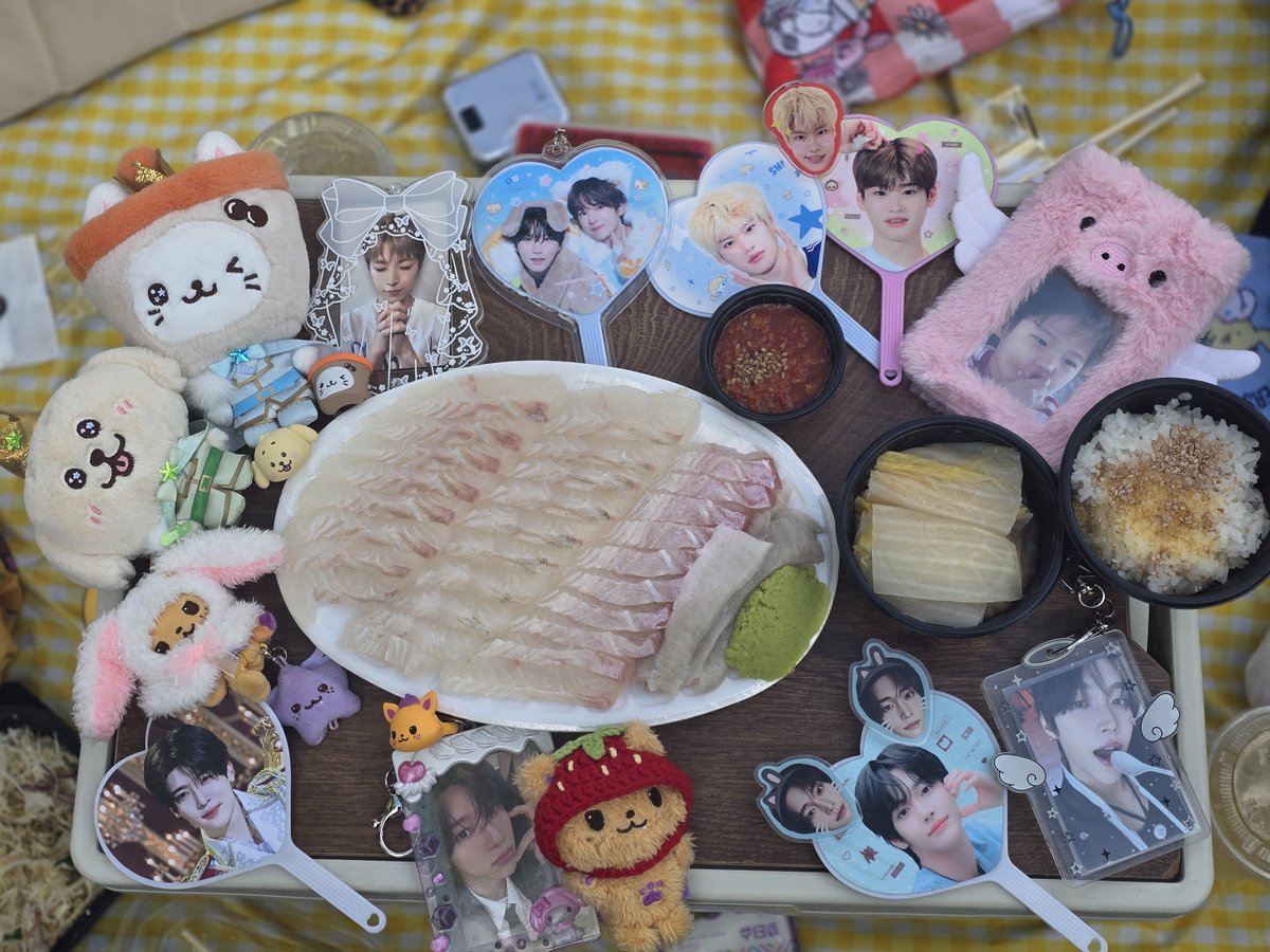 egu_mayo's tweet photo. 한강 회크닉 너무 재밌었다 
브리즈둘 위즈니둘 너무 웃겨 ㅋㅋㅋㅋ https://t.co/e28GDIOaaC