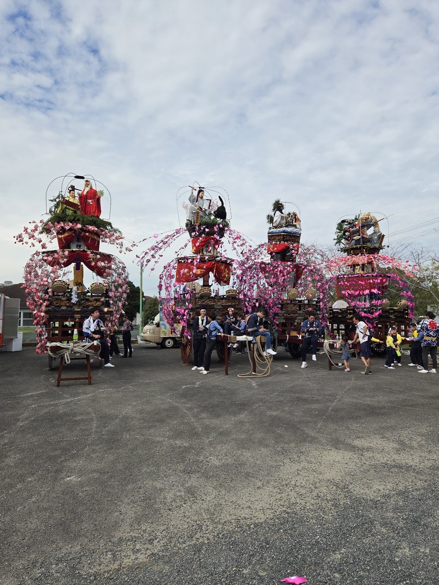 gonfrog_1's tweet photo. @sunnysmiles929
掛川市、中八坂神社の祇園祭に初めて行きました。
京都祇園祭と同様の祭事が行われるお祭りで、静岡県無形民族文化財になっています。
昼山車▪︎夜山車ともともに綺麗です。
境内での拝礼時の山車の動きは迫力満点。
#サニスマ
#祇園祭
#八坂神社
#中八坂神社
#掛川 https://t.co/XMzqhVPwn5