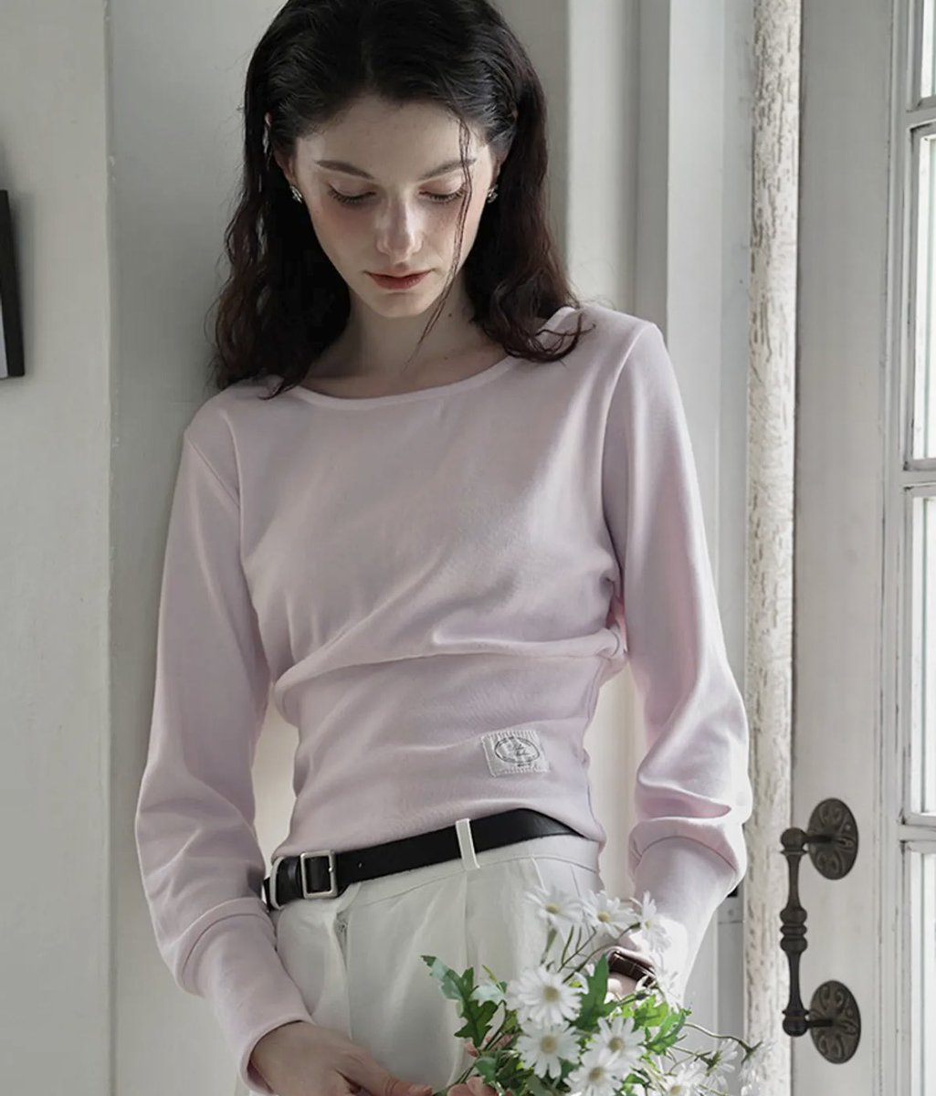 kiko20l's tweet photo. https://t.co/Iblp6iFYgU

핏 존예 롱슬리브 1만원대. . . 허리 잡아주고 라운드넥이라서 스트 체형 여리템 필수,,, 핑크 블랙 다 예쁨 https://t.co/g7i314ERLD