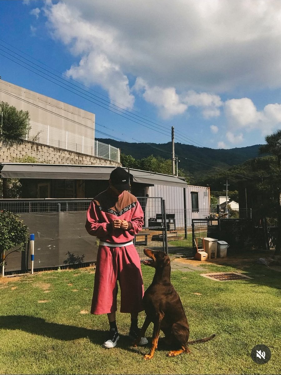 vera_gracie's tweet photo. Aww,I love the way how Bam gazing at his dad JK 💜 #bam #jungkook Missed this! 🫠 https://t.co/2XL850DQbP