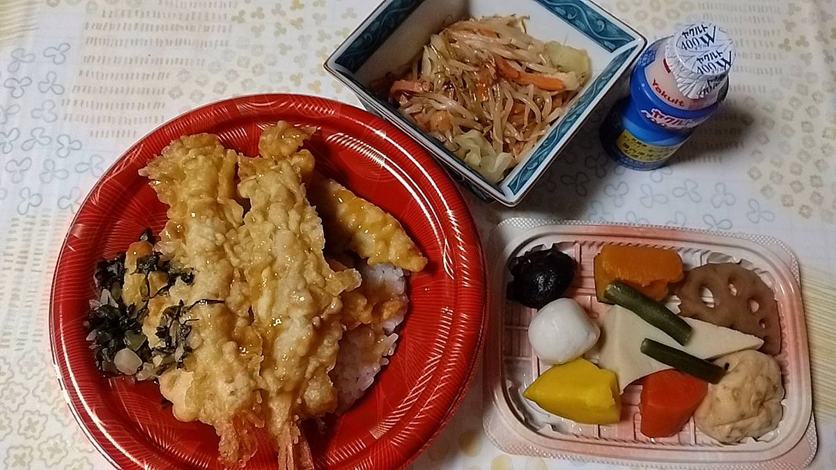 warrinc5's tweet photo. 昨日のお昼は抜き
夜は、えび・とり天丼と野菜炒めと煮物
今朝のモーニングプレート https://t.co/tDexTH5Mkj