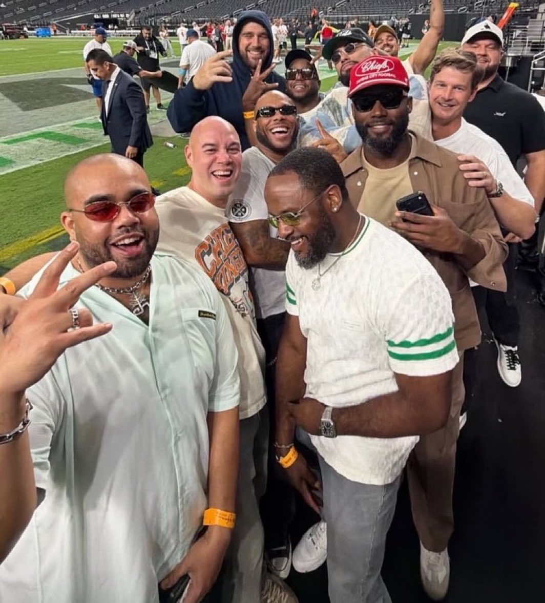 JackTomo7139's tweet photo. Aweeee Trav https://t.co/4IzyRwFiz4