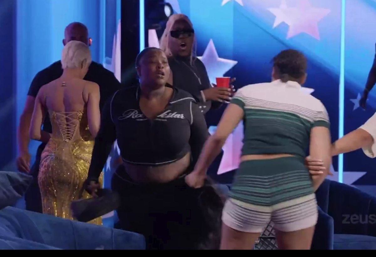 Galactica0777's tweet photo. Lex was tormenting the f outta Rollie

#BaddiesUsa #BaddiesUSAChapterTwoReunion #BaddiesUsaChapterTwo https://t.co/0JajkXnvWa