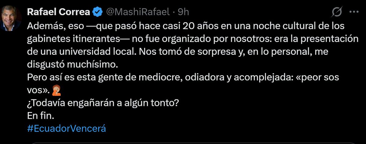 lahistoriaec's tweet photo. Ese bailecito me disgustó muchísimo, sino mírenme la cara. A propósito de los abusos de la candidata a prefecta de Esmeraldas, Roberta Zambrano, a Rafael Correa le volvieron a sacar una vieja foto que lo incomoda y obliga a dar explicaciones: "eso, que pasó hace casi 20 años en una noche cultural de los gabinetes itinerantes, no fue organizado por nosotros: era la presentación de una universidad local. Nos tomó de sorpresa y, en lo personal, me disgustó muchísimo". Pero no parece, la verdad.