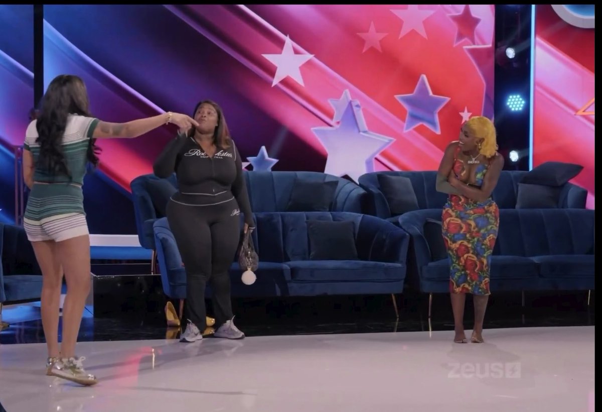 Galactica0777's tweet photo. Dolly was living for this beef 

#BaddiesUsa #BaddiesUSAChapterTwoReunion #BaddiesUsaChapterTwo https://t.co/EUCOyoPxJZ