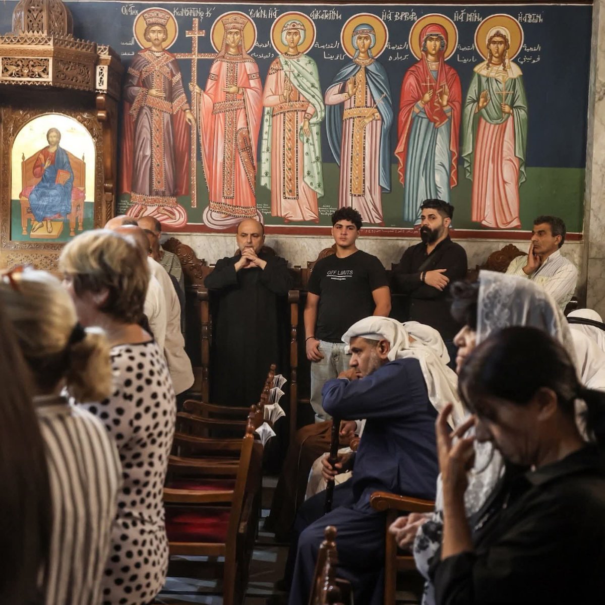 PGabRomanelli's tweet photo. «El Señor me lo dio, el Señor me lo quitó: ¡bendito sea el nombre del Señor!» (Job 1,21)

Funeral de Maysa Khader Abu Daoud, y de su hija, Mari Hafez Abu Daoud. https://t.co/aCu9DntCsd